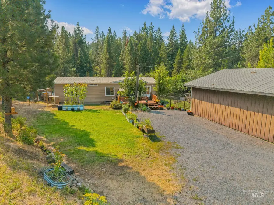 304 1st Ave, Deary, ID 83823 - #3