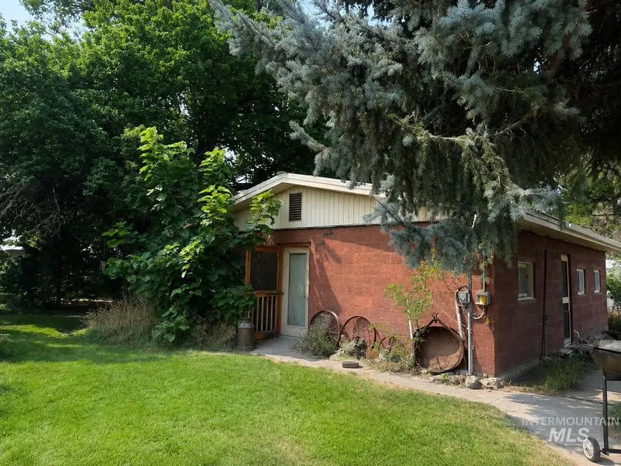 377 S Davis Rd, Hammett, ID 83627 - #2