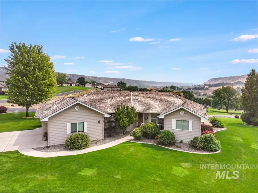 301 Clear Lake Ln, Buhl, ID 83316 - #2