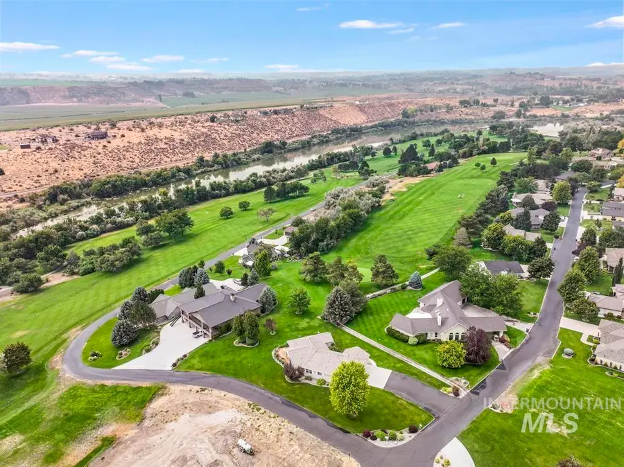 301 Clear Lake Ln, Buhl, ID 83316 - #3