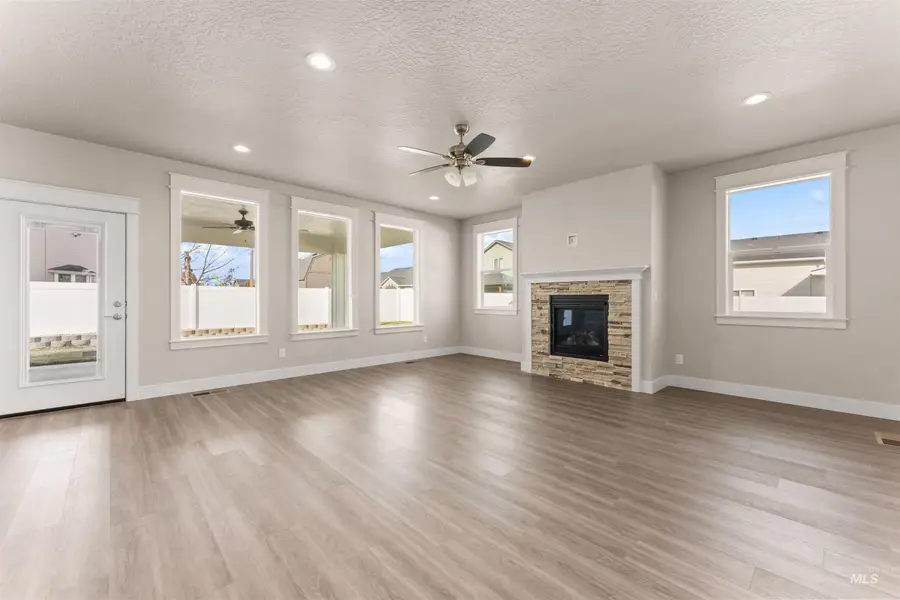 77 S Daybreak Ave #Lot 28/4, Nampa, ID 83687 - #2