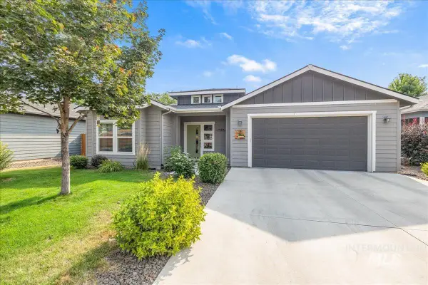6204 W Edgewater Dr, Boise, ID 83709