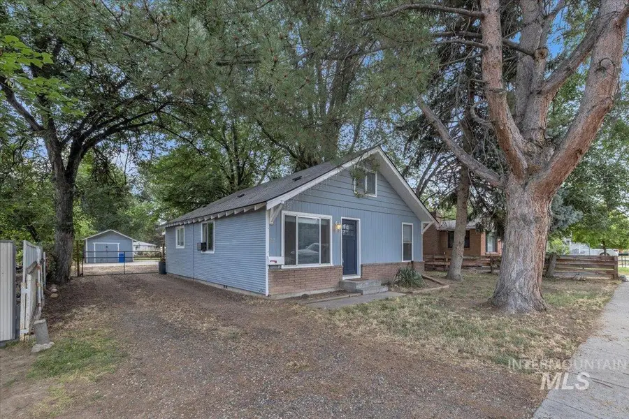 22 N Sunset St, Nampa, ID 83651 - #3