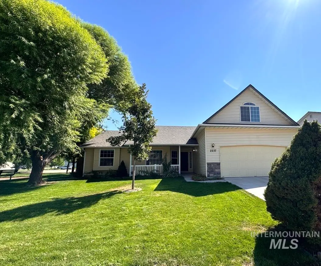 2237 W Lake Pointe Ct, Nampa, ID 83651 - #1