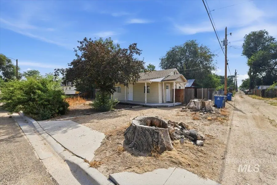 716 N 2nd Ave, Caldwell, ID 83605 - #2