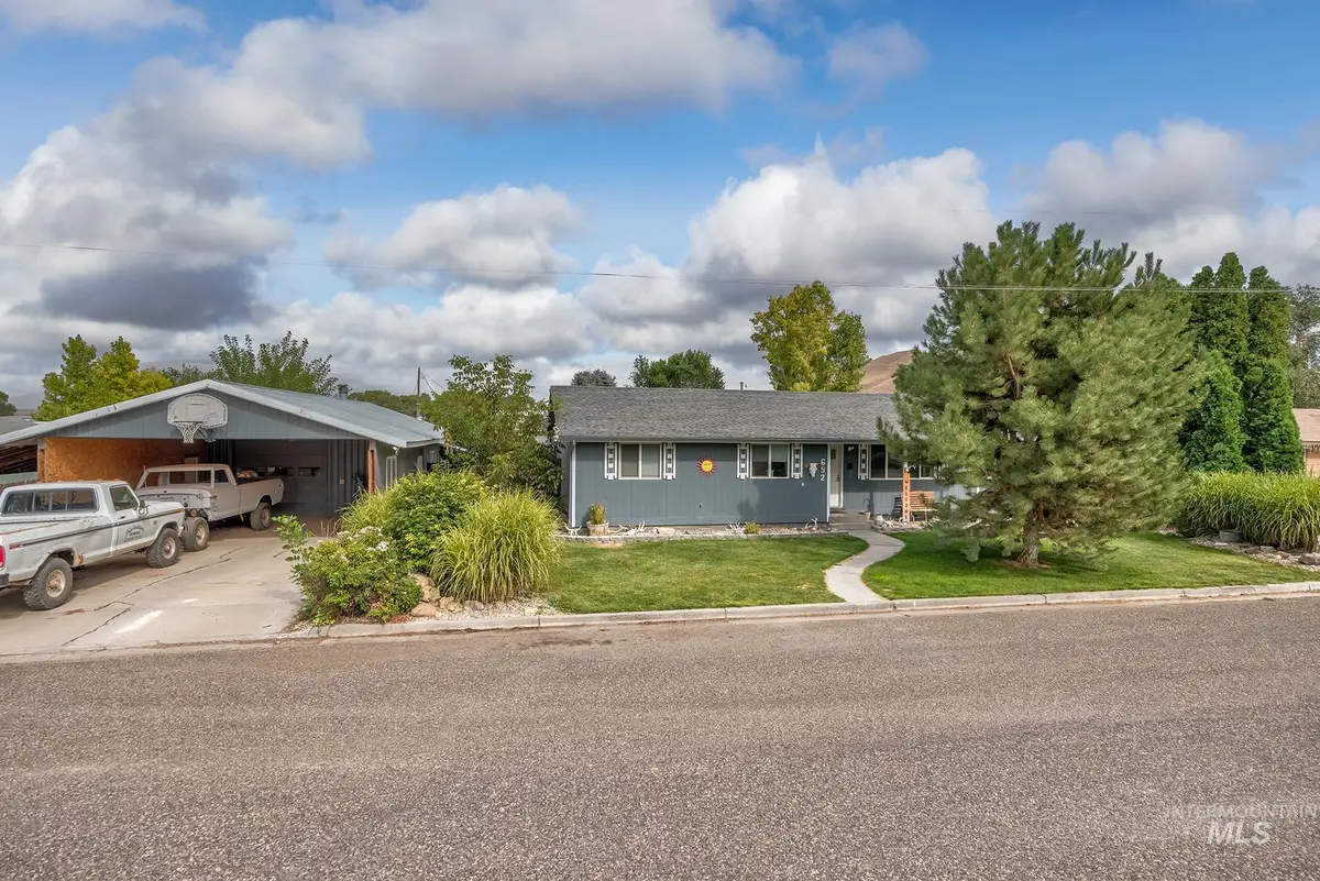 692 15th St, Vale, OR 97918 - #1