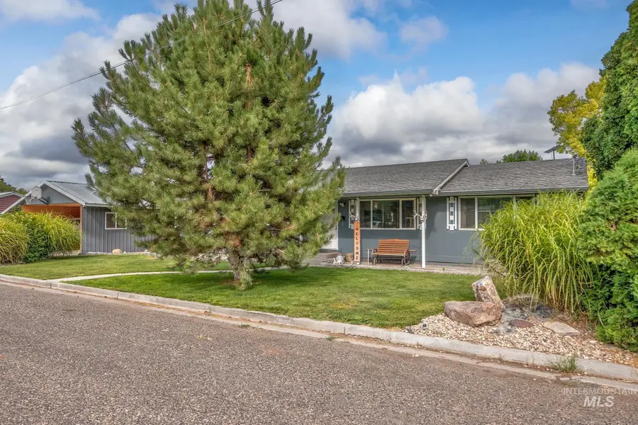692 15th St, Vale, OR 97918 - #3