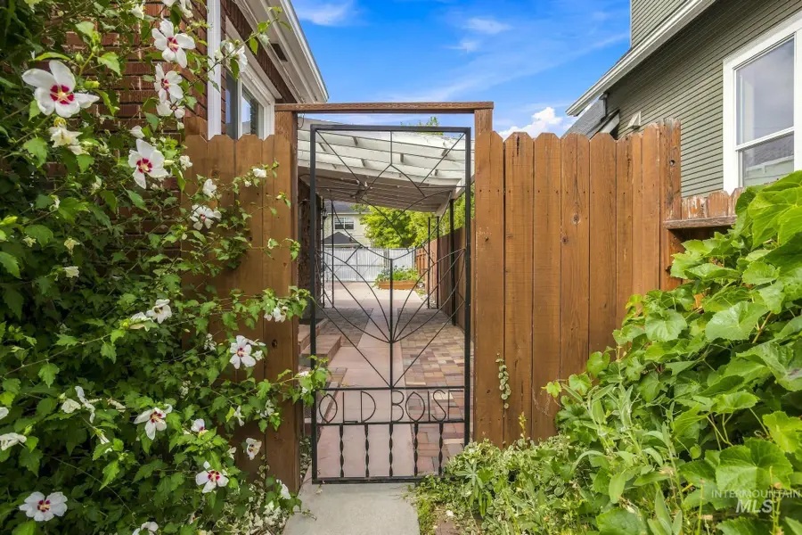2306 W Madison Ave, Boise, ID 83702 - #2