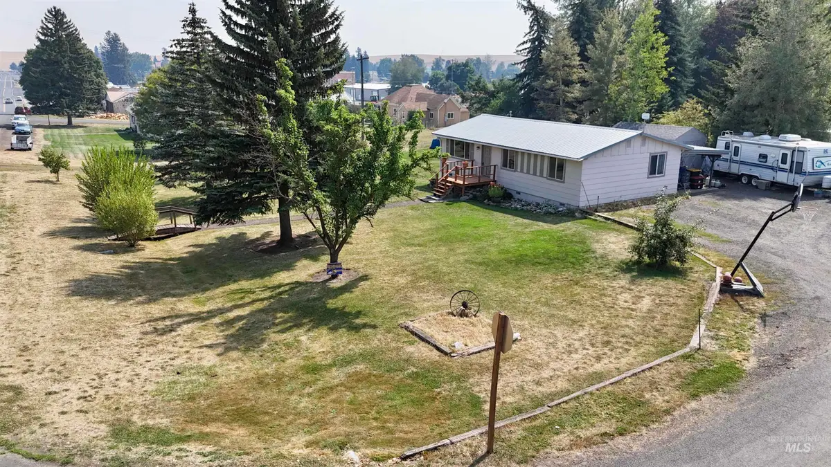 810 4th Ave, Nezperce, ID 83543 - #1