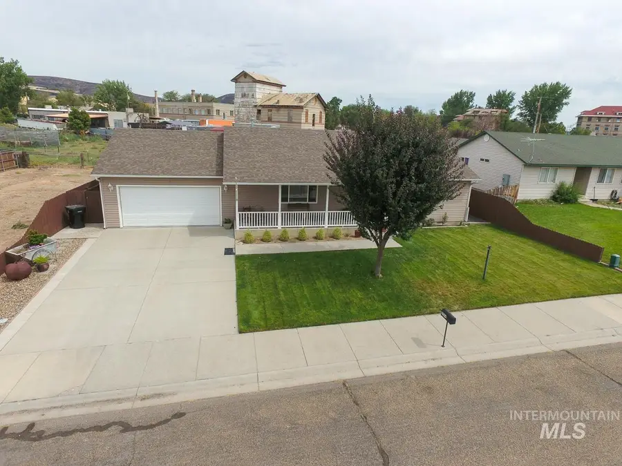 2584 W 8th St, Weiser, ID 83672 - #2