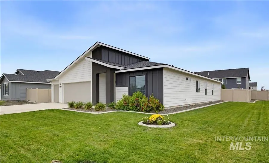 7669 E Flyway St, Nampa, ID 83687 - #2
