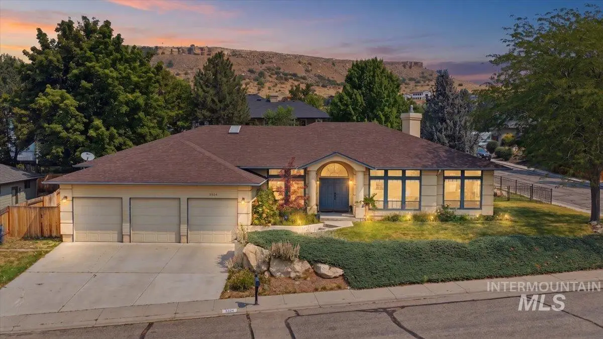 3324 E Boulder Heights Dr, Boise, ID 83712 - #1