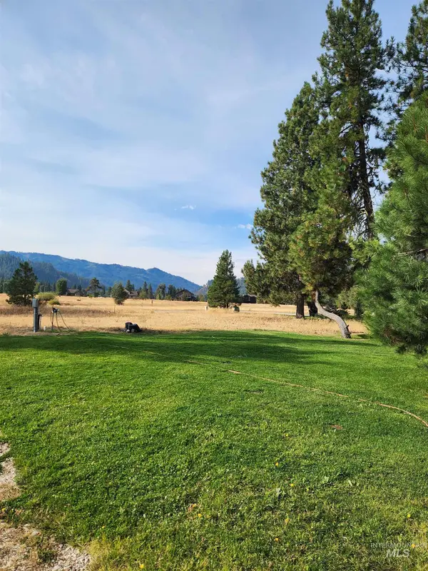 3897 N Rawah Dr, Featherville, ID 83647