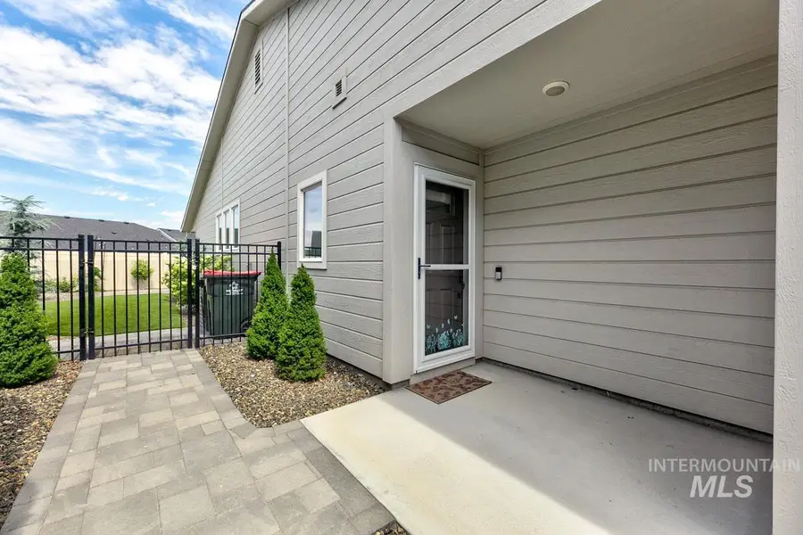 122 W Hyndman Drive, Meridian, ID 83642 - #2
