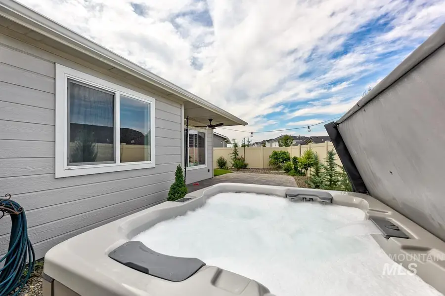 122 W Hyndman Drive, Meridian, ID 83642 - #3