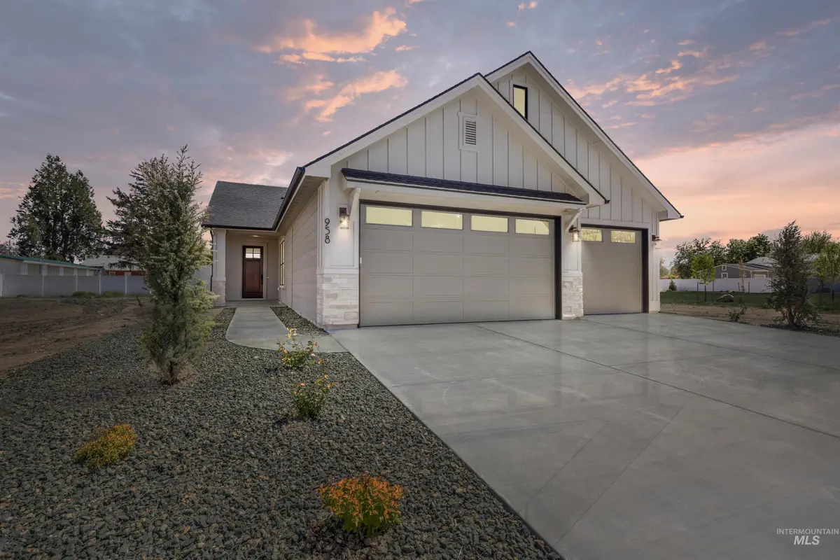 958 S Almond St, Nampa, ID 83686 - #1