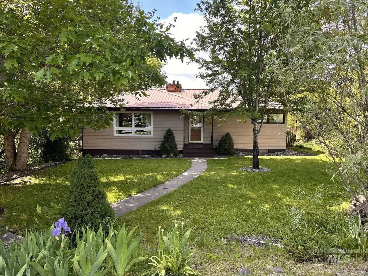 105 N Pine St, Troy, ID 83871 - #1