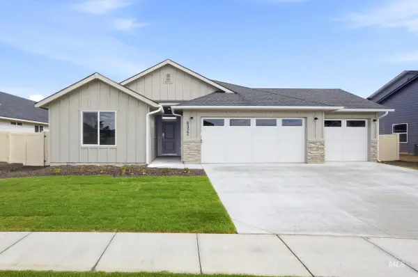 7469 W Newtown Dr, Eagle, ID 83616