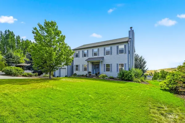 1672 Appaloosa Rd, Moscow, ID 83843