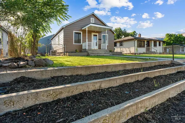 722 3rd St, Clarkston, WA 99403