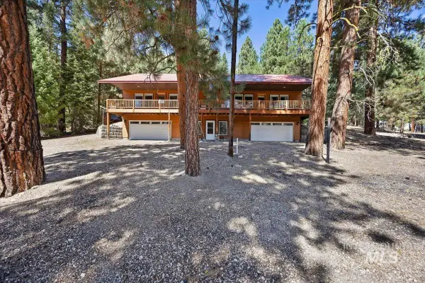 4389 N Pine Featherville Rd, Featherville, ID 83647