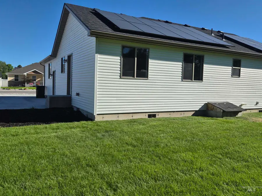 1069 Harris Loop, Blackfoot, ID 83221 - #3