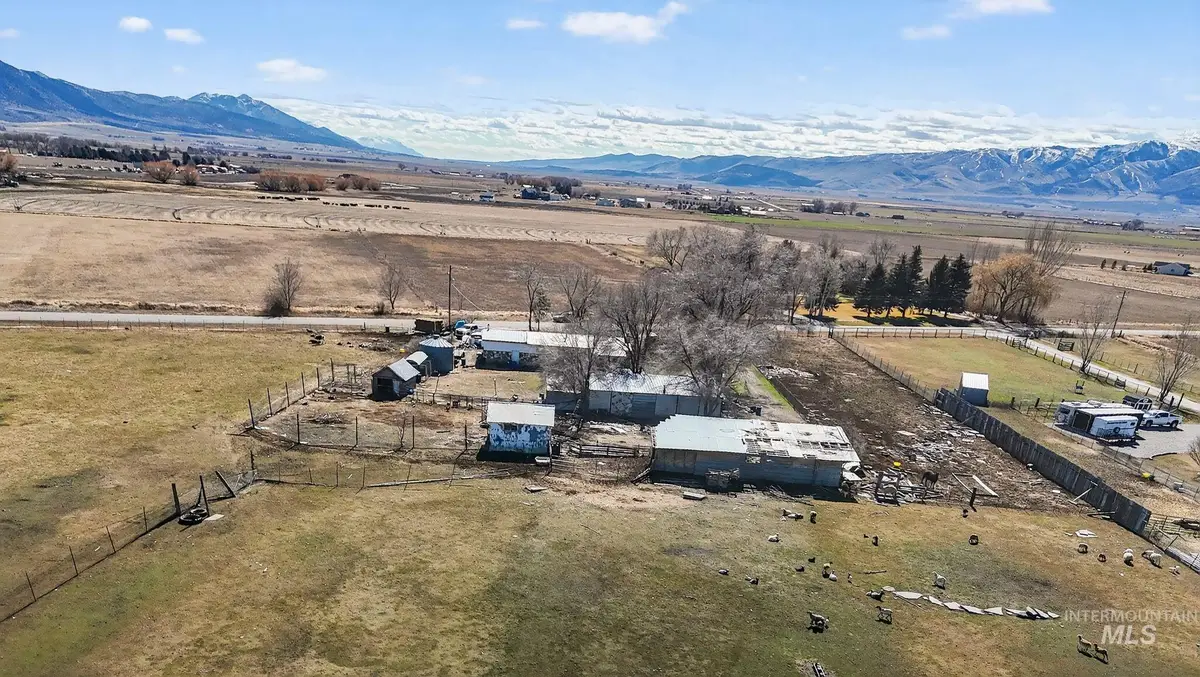 1044 W Samaria Ln, Malad City, ID 83252 - #1