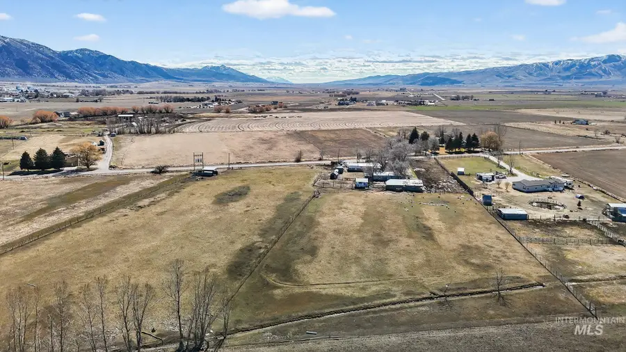 1044 W Samaria Ln, Malad City, ID 83252 - #2