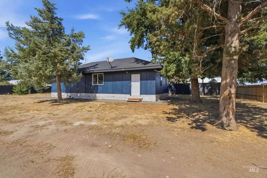 709 N 8th St, Parma, ID 83660 - #2