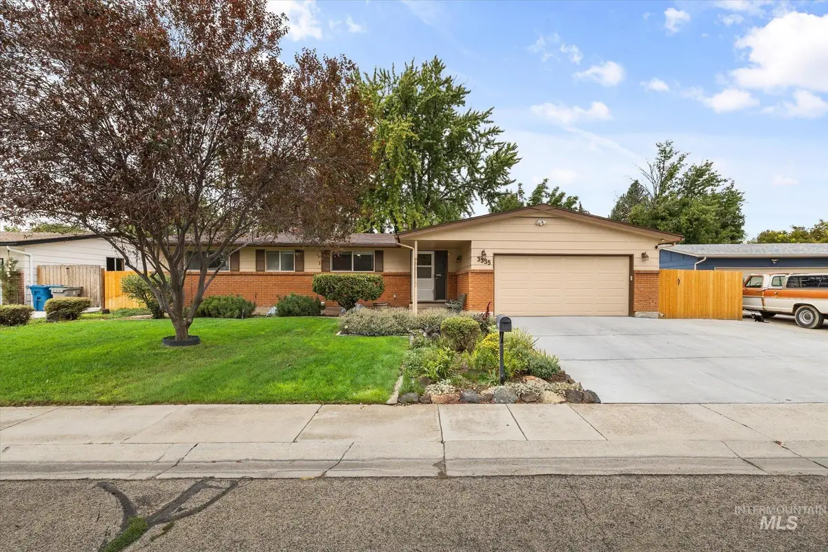 3335 N Manchester St, Boise, ID 83704 - #1