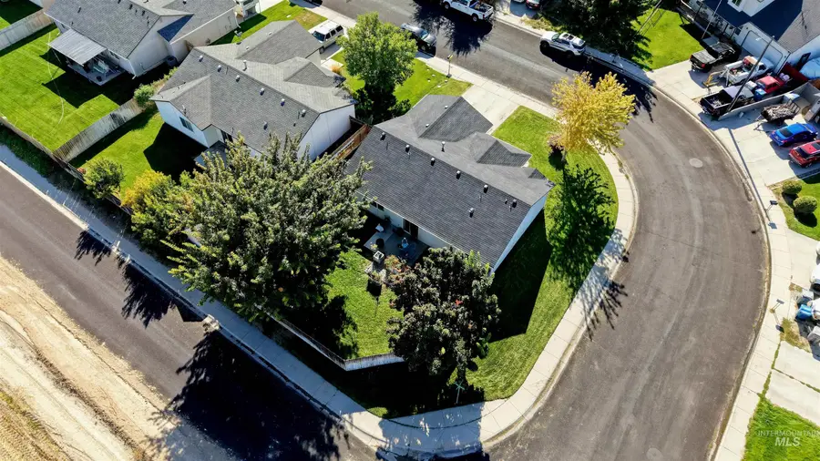 1614 S Woodland Dr, Nampa, ID 83646 - #3