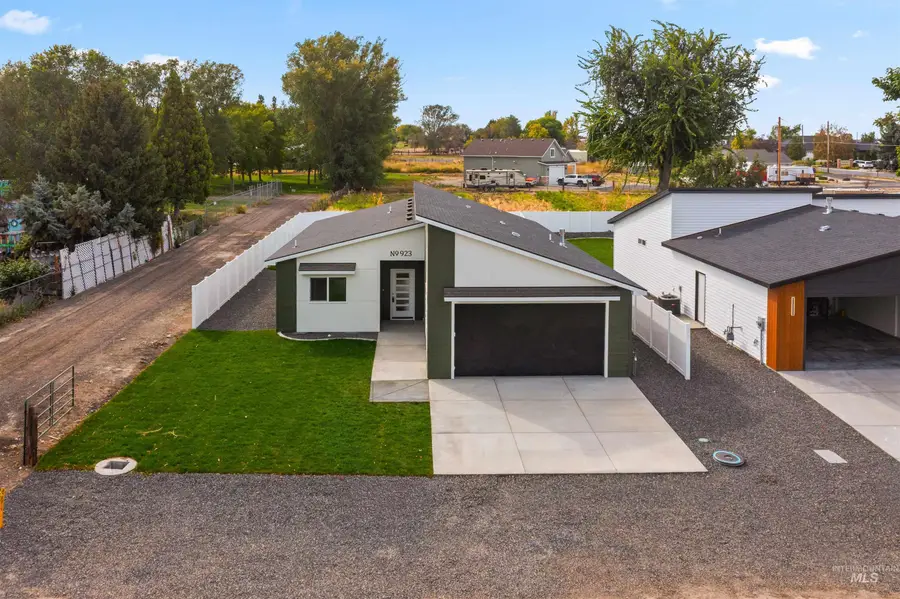 923 Aiken Ave, Buhl, ID 83316 - #3