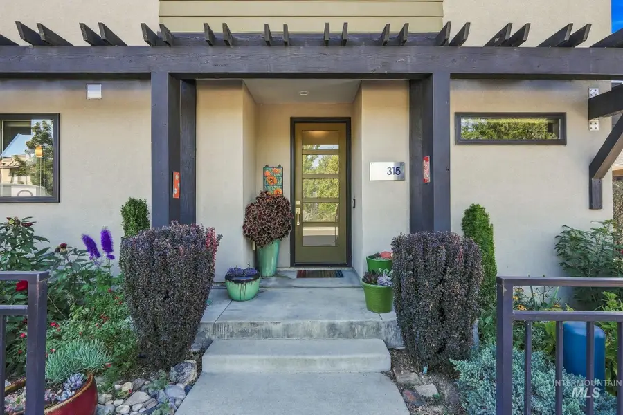 315 E 36th St, Garden City, ID 83714 - #2