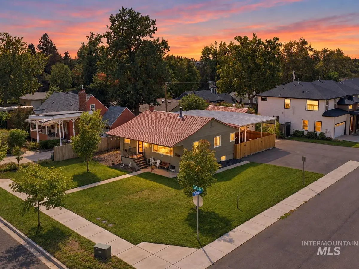 3811 W Puggy Ln, Boise, ID 83705 - #1