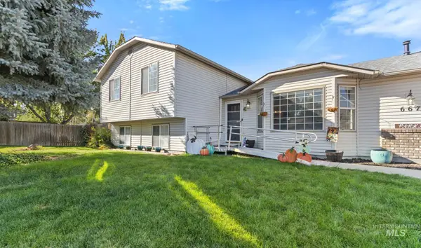 667 E Grouse Ct, Meridian, ID 83646