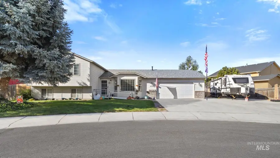 667 E Grouse Ct, Meridian, ID 83646 - #2