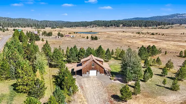 106 Wilderness Lake Rd,, High Valley, ID 83611