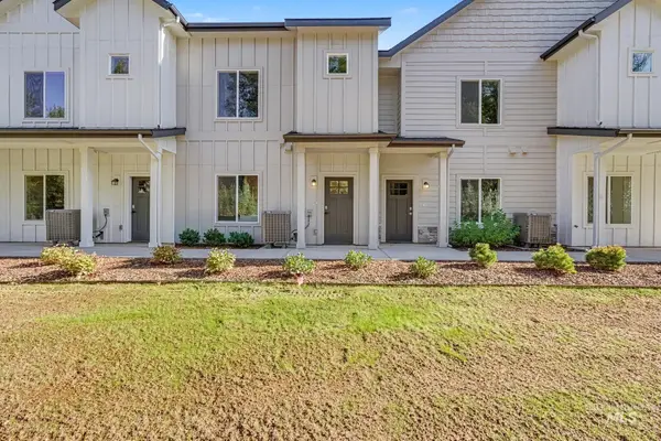 8287 W Latte Ln, Garden City, ID 83714