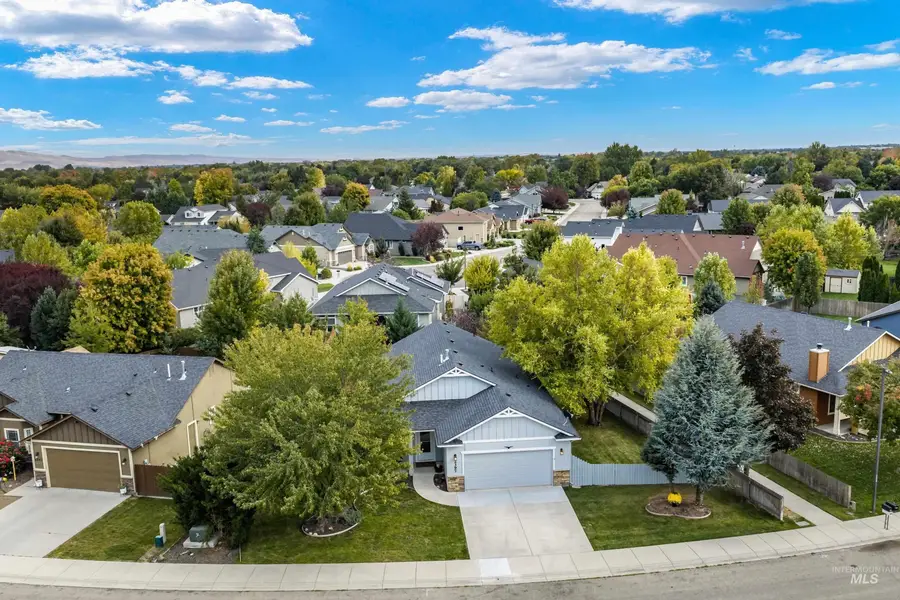 2397 W Fieldstream Dr, Meridian, ID 83646 - #2