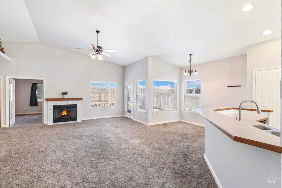 112 W Davenport Dr, Meridian, ID 83642 - #3