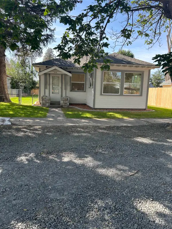 325 Nebraska St, Gooding, ID 83330