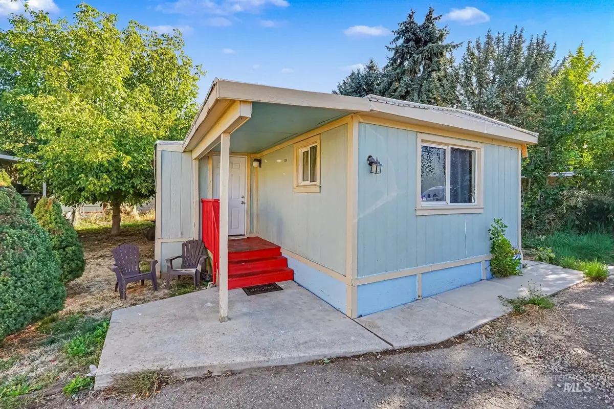 8674 W Irving Ln, Boise, ID 83704 - #1