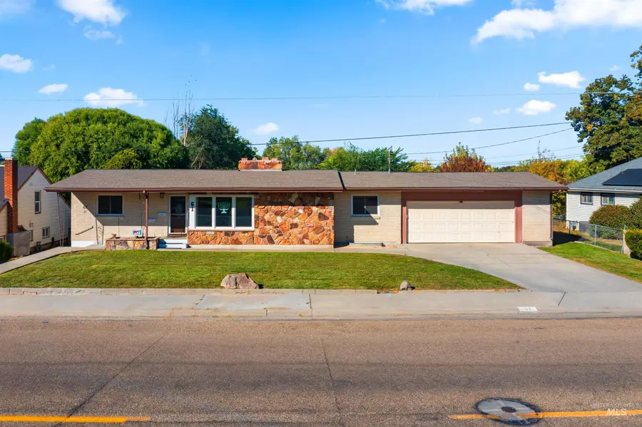 61 S Canyon St, Nampa, ID 83651 - #2