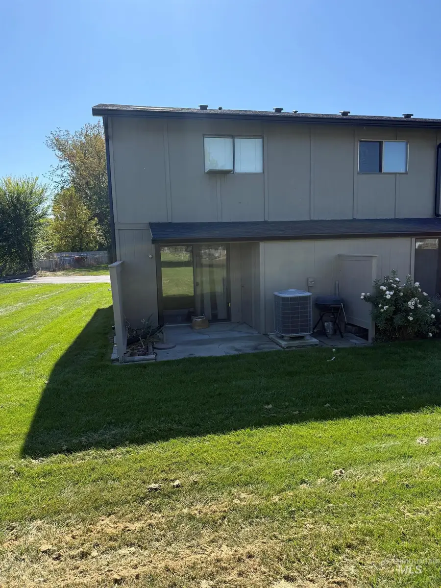 364 N Eagle Glen Ln, Eagle, ID 83616 - #3