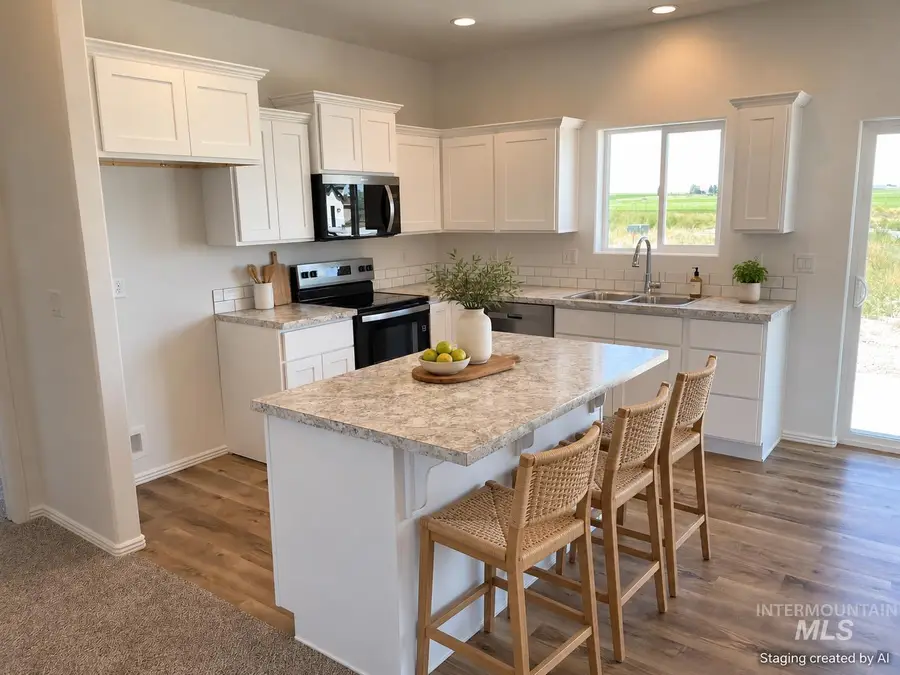 310 Willow Ave, Hazelton, ID 83335 - #3