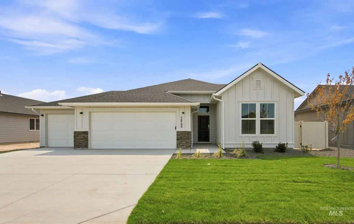 716 SW Jayhawk St, Mountain Home, ID 83647 - #1
