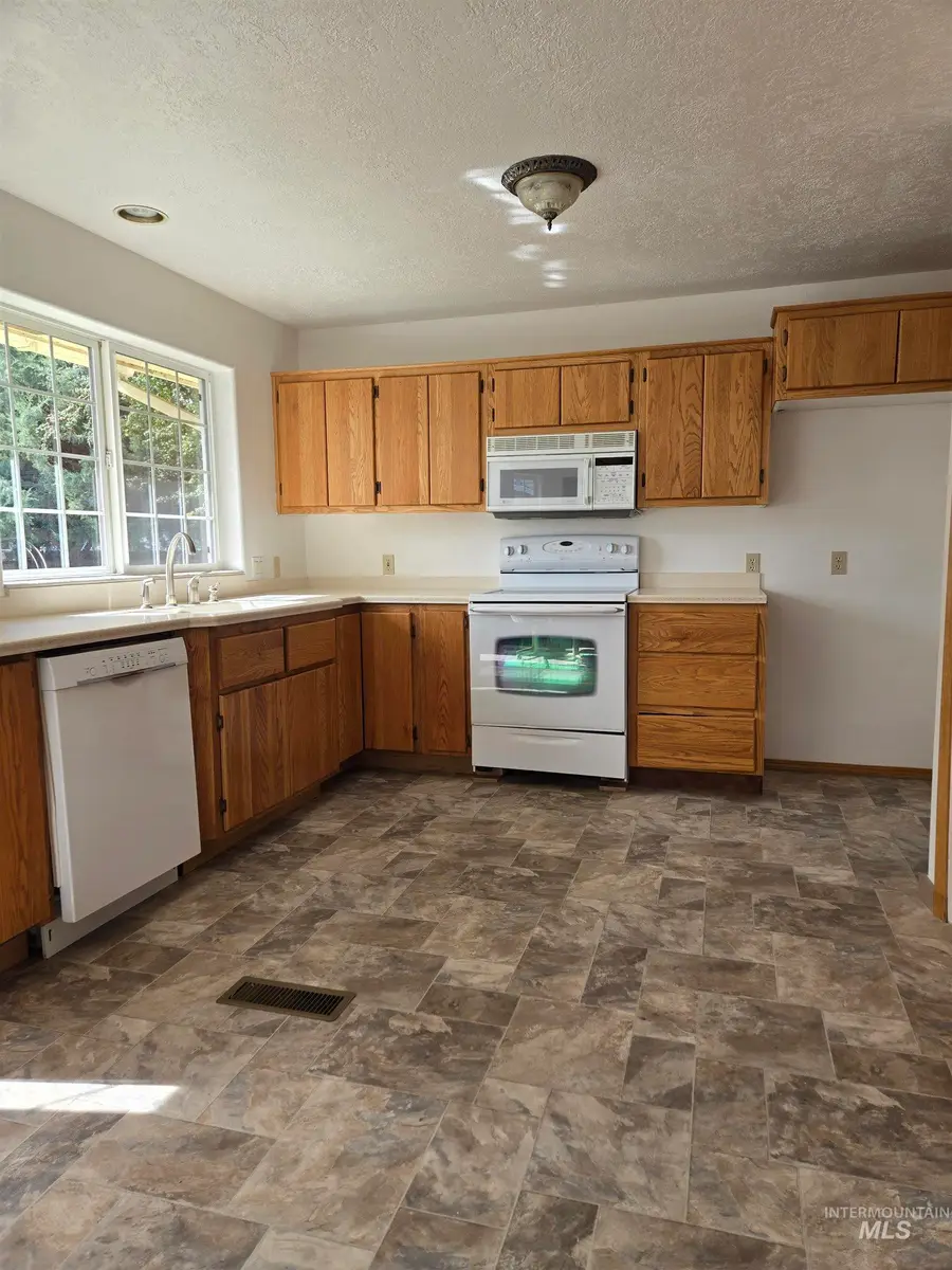 2024 Carlis Cove, Twin Falls, ID 83301 - #2