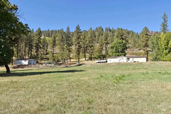 7206 Cavendish Highway, Lenore, ID 83541