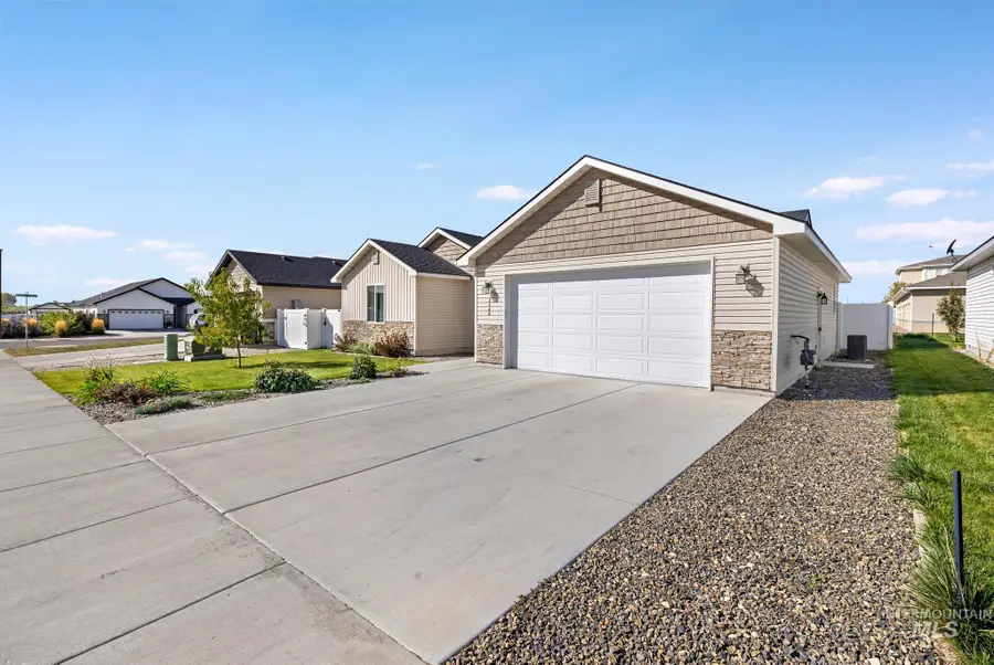 2448 Raven Ave, Burley, ID 83318 - #3