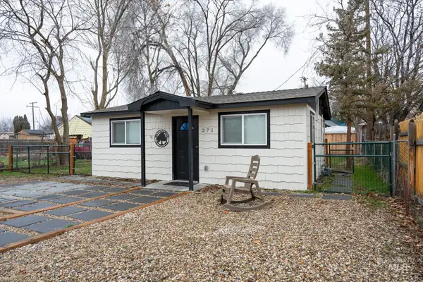 271 NW 7th St, Ontario, OR 97914